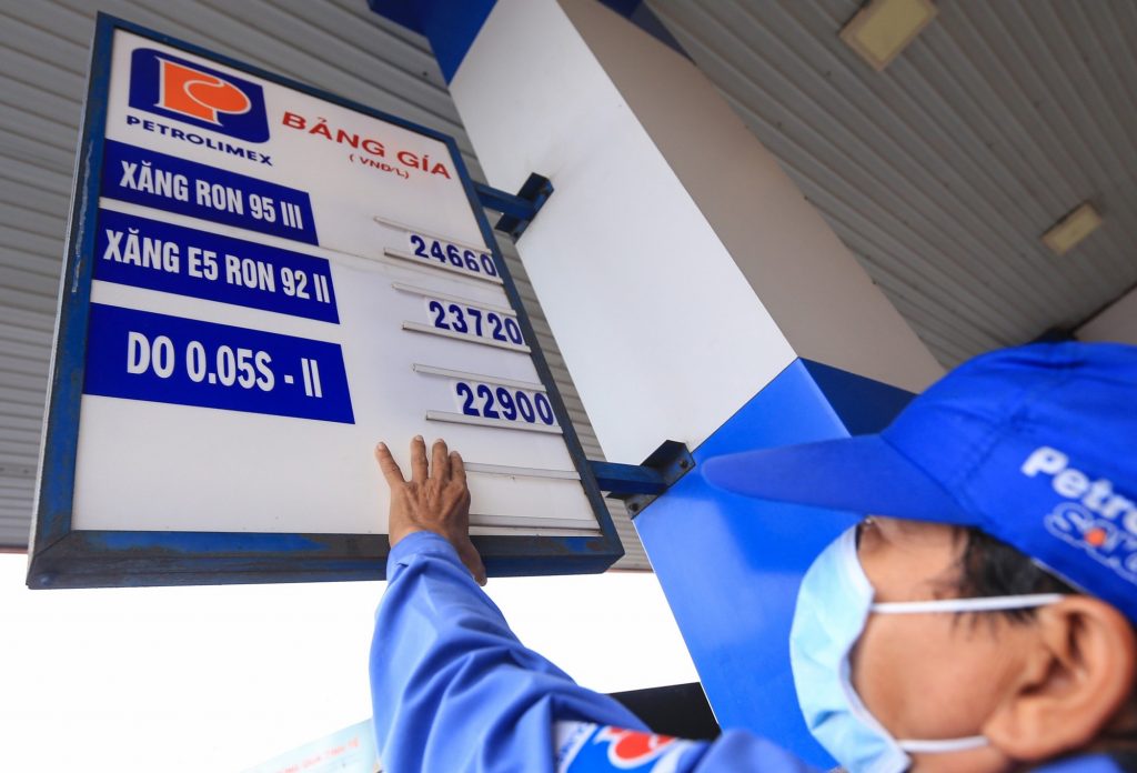 Giá xăng dầu giảm nhẹ hôm nay 14/4